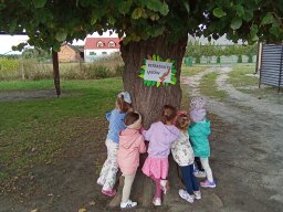 2025-09-18 Przytul się do drzewa